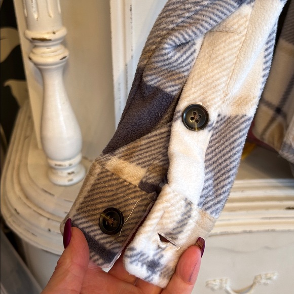 # 148 NWT PLAID SUPER SOFT BARN JACKET- small - Picture 2 of 6